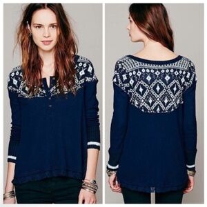 We The Free Cabin in the Woods Navy and White Sweater XS